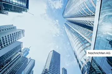 Charmanter Treckerkorso bringt Freude und Geschenke für krebskranke Kinder